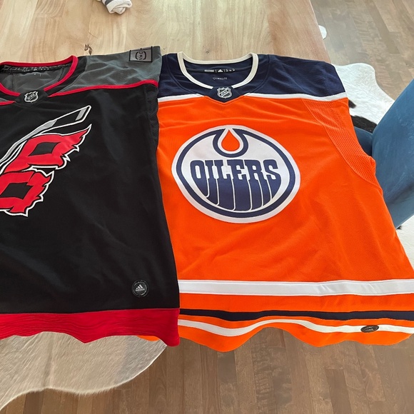 Hockey jerseys - Picture 2 of 2